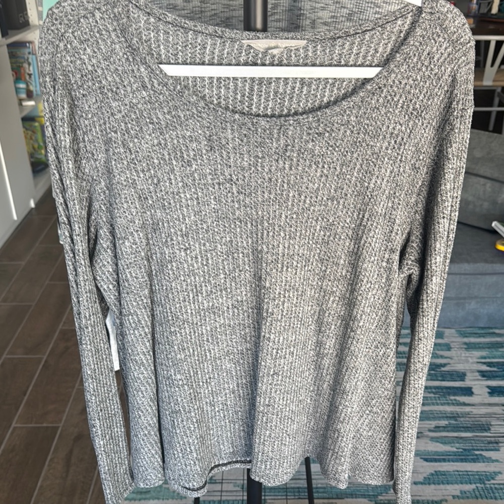 Women’s Gray Knit Long Sleeve Top
